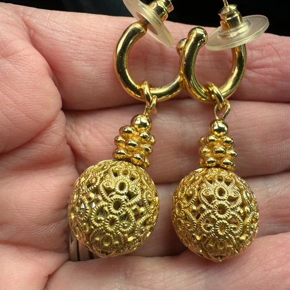 RARE DIOR Gold Victorian Etruscan Filagree  Dangle Drop Earrrings - Picture 7 of 17